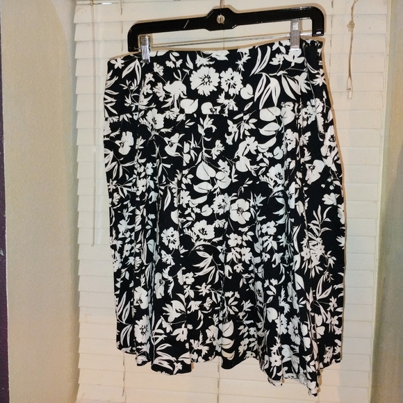 Women's Chaps 100% Cotton Black White Floral Print Flared Mini Skirt Size 12 - Picture 6 of 6